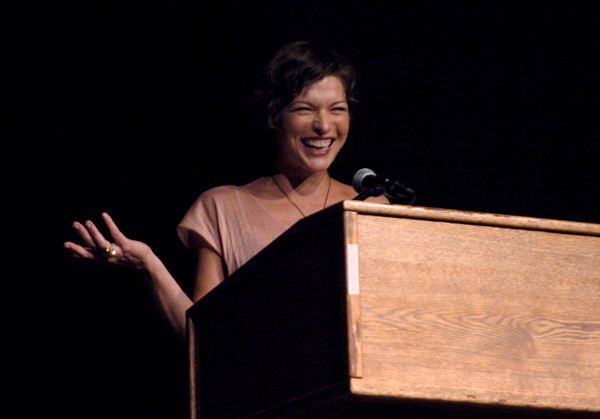 Milla Jovovich Fotoğrafı