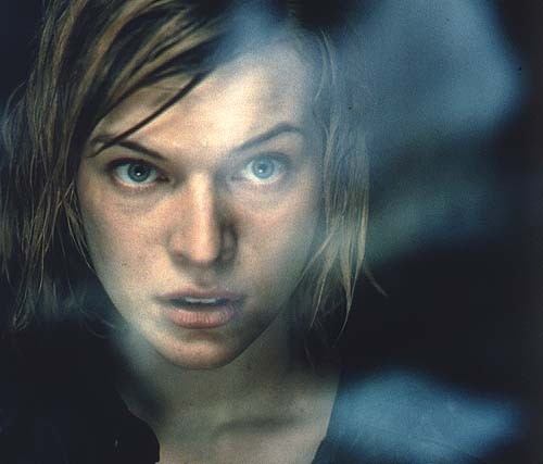 Milla Jovovich Fotoğrafı