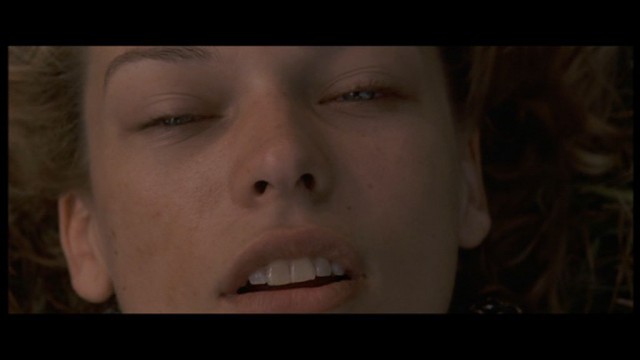 Milla Jovovich Fotoğrafı