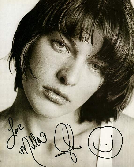 Milla Jovovich Fotoğrafı