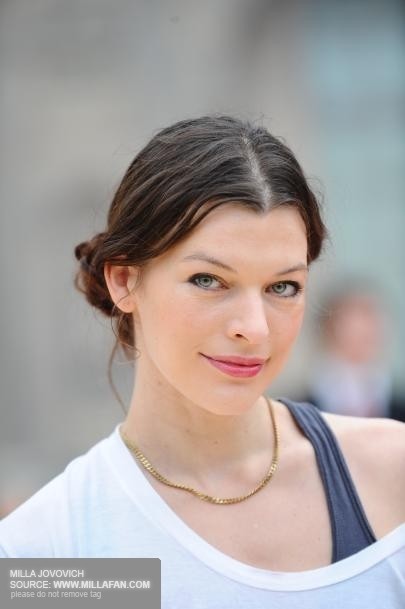 Milla Jovovich Fotoğrafı