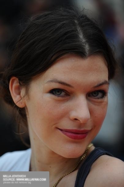 Milla Jovovich Fotoğrafı