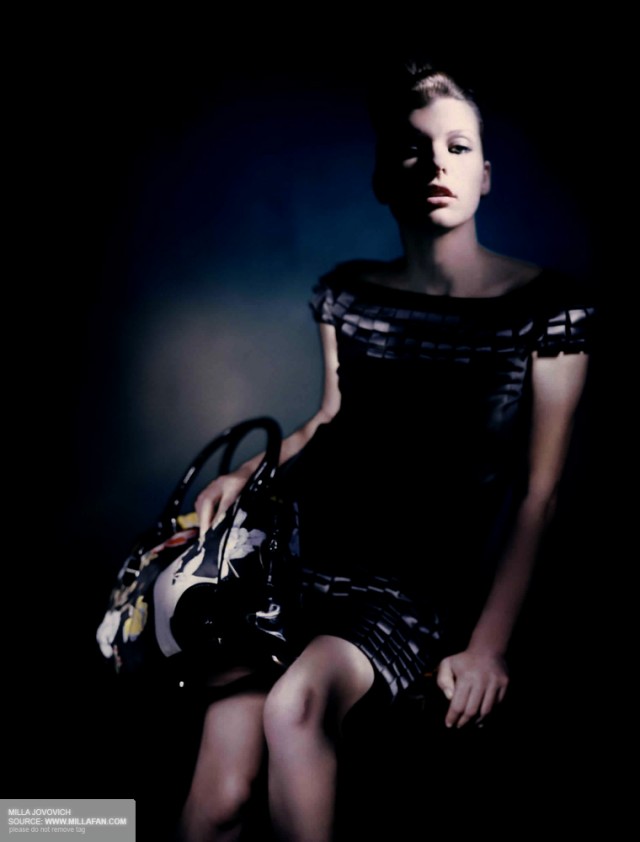 Milla Jovovich Fotoğrafı