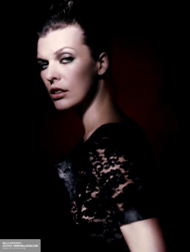 Milla Jovovich Fotoğrafı