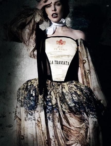 Milla Jovovich Fotoğrafı