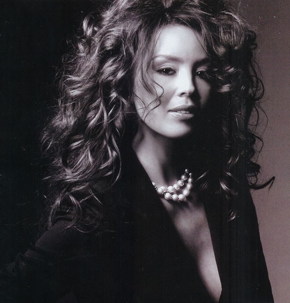 Azra Akın Fotoğrafı