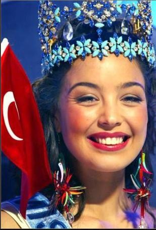 Azra Akın Fotoğrafı