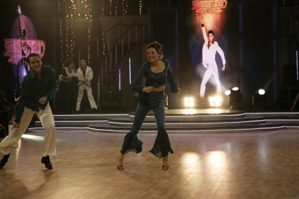 Azra Akın Fotoğrafı