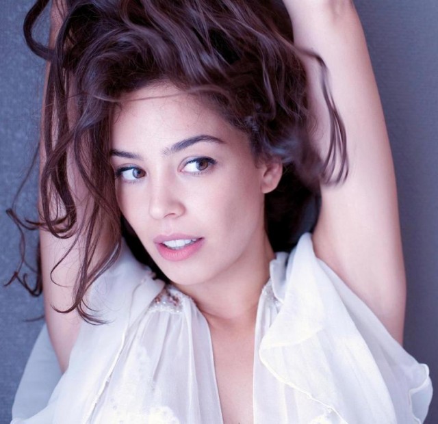 Azra Akın fotoğrafı