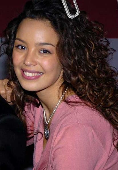 Azra Akın Fotoğrafı