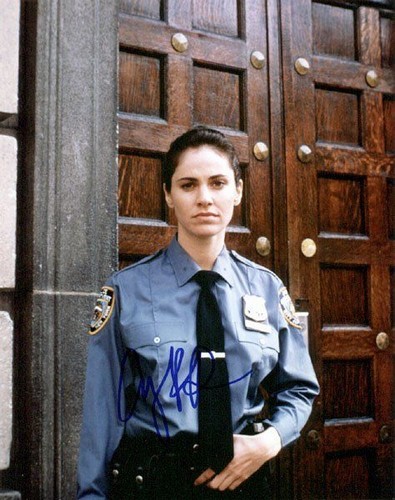 Amy Brenneman Fotoğrafı