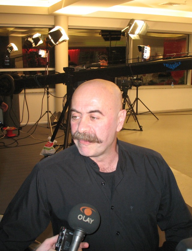 Ezel Akay fotoğrafı