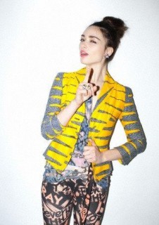 Crystal Reed Fotoğrafı