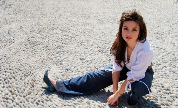 Crystal Reed Fotoğrafı