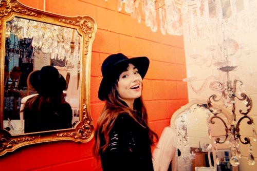 Crystal Reed Fotoğrafı