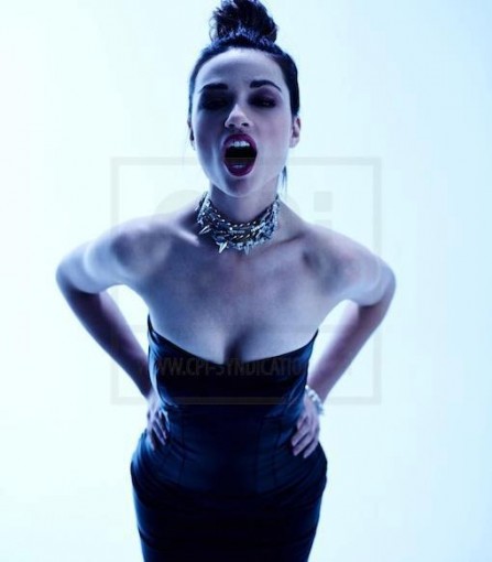 Crystal Reed Fotoğrafı