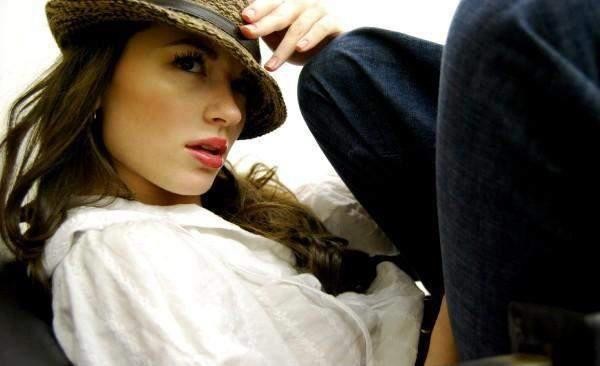 Crystal Reed Fotoğrafı