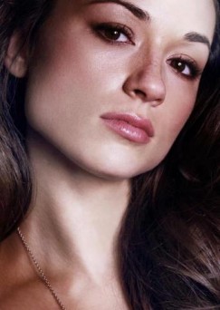 Crystal Reed Fotoğrafı