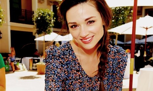 Crystal Reed Fotoğrafı