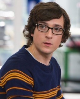 Josh Brener fotoğrafı