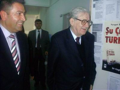 Turgut Özakman Fotoğrafı