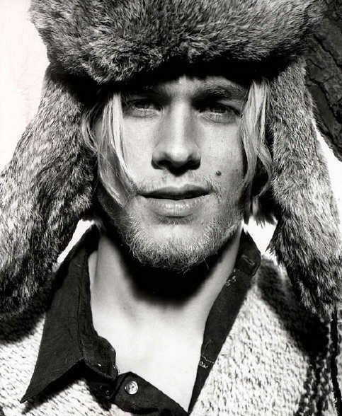 Charlie Hunnam Fotoğrafı