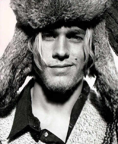 Charlie Hunnam Fotoğrafı