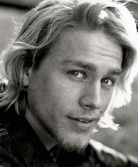 Charlie Hunnam Fotoğrafı