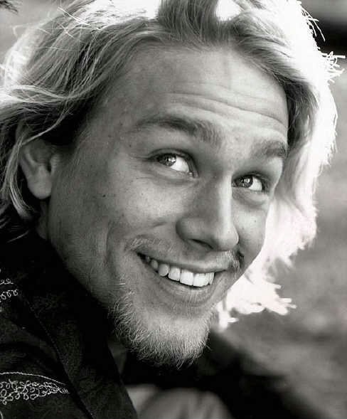 Charlie Hunnam Fotoğrafı