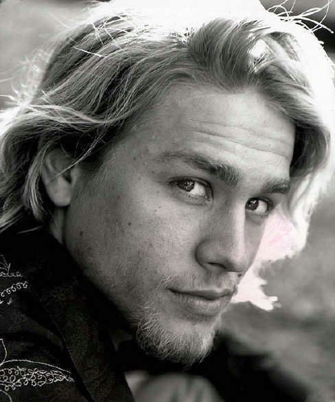 Charlie Hunnam Fotoğrafı
