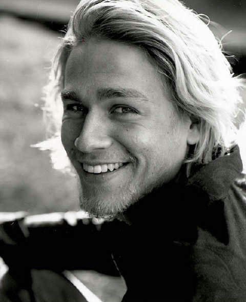Charlie Hunnam Fotoğrafı