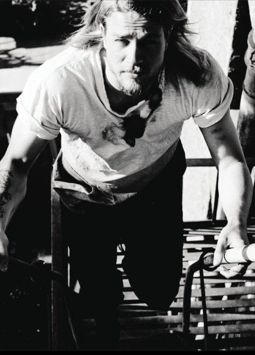 Charlie Hunnam Fotoğrafı