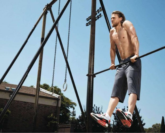 Charlie Hunnam Fotoğrafı