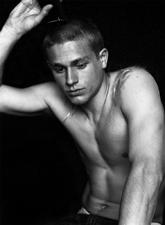 Charlie Hunnam Fotoğrafı