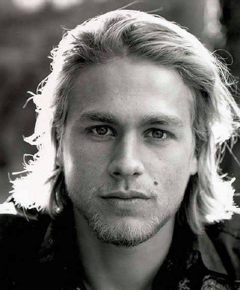 Charlie Hunnam Fotoğrafı