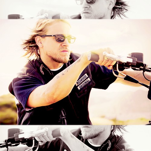 Charlie Hunnam Fotoğrafı