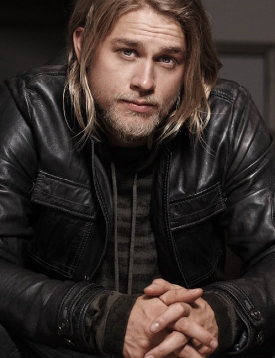 Charlie Hunnam Fotoğrafı