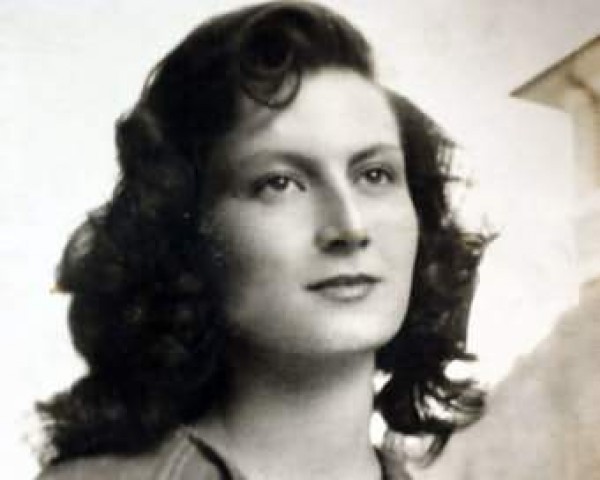 Yıldız Kenter Fotoğrafı