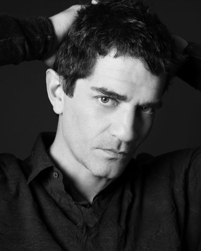 James Frain fotoğrafı