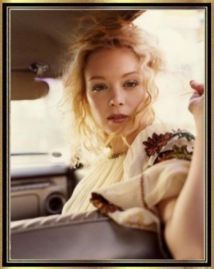 Alexandra Holden Fotoğrafı