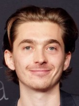 Austin Abrams fotoğrafı