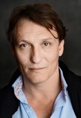 Oliver Masucci fotoğrafı