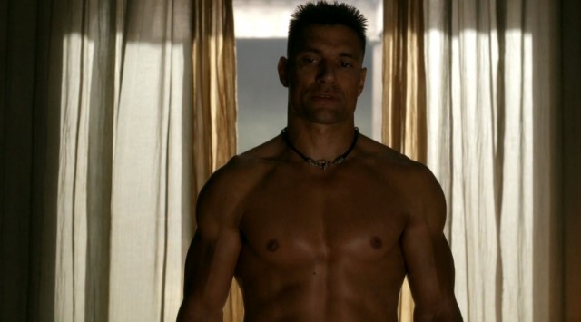 Manu Bennett fotoğrafı