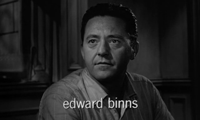 Edward Binns fotoğrafı