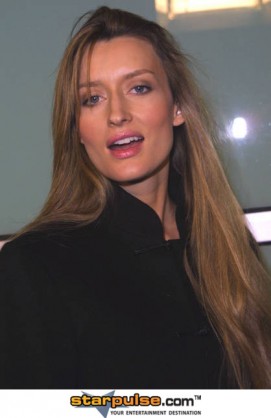Natascha McElhone Fotoğrafı