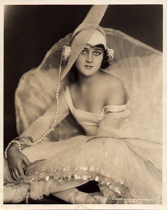 Nina Foch fotoğrafı