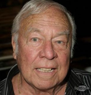 George Kennedy fotoğrafı