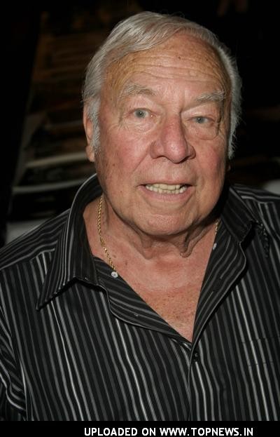 George Kennedy fotoğrafı