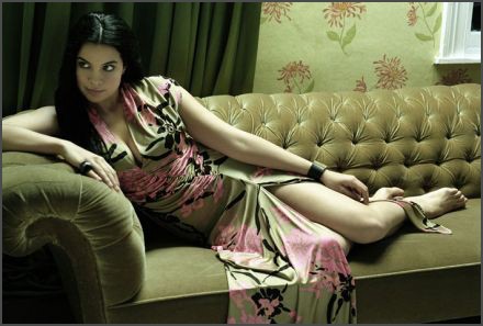 Zuleikha Robinson fotoğrafı