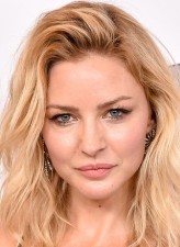 Tabrett Bethell fotoğrafı